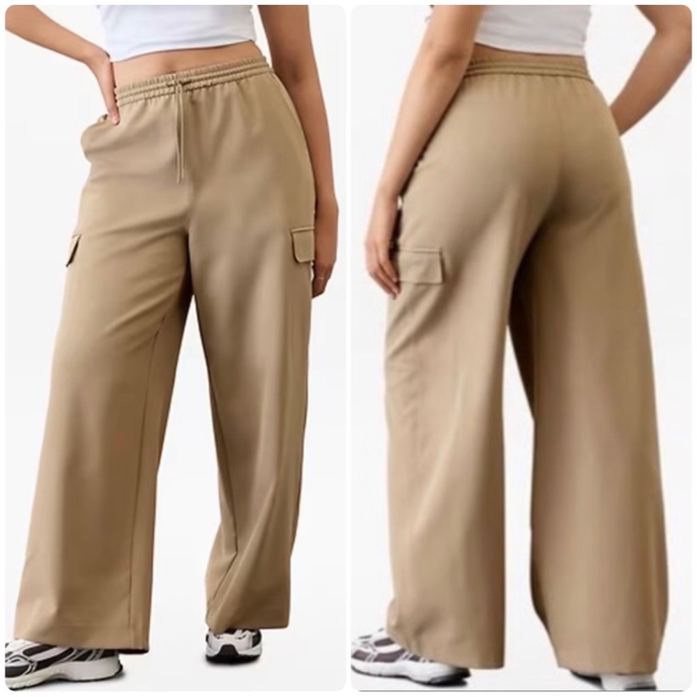 Athleta Wide Leg Cargo Pants in Khaki